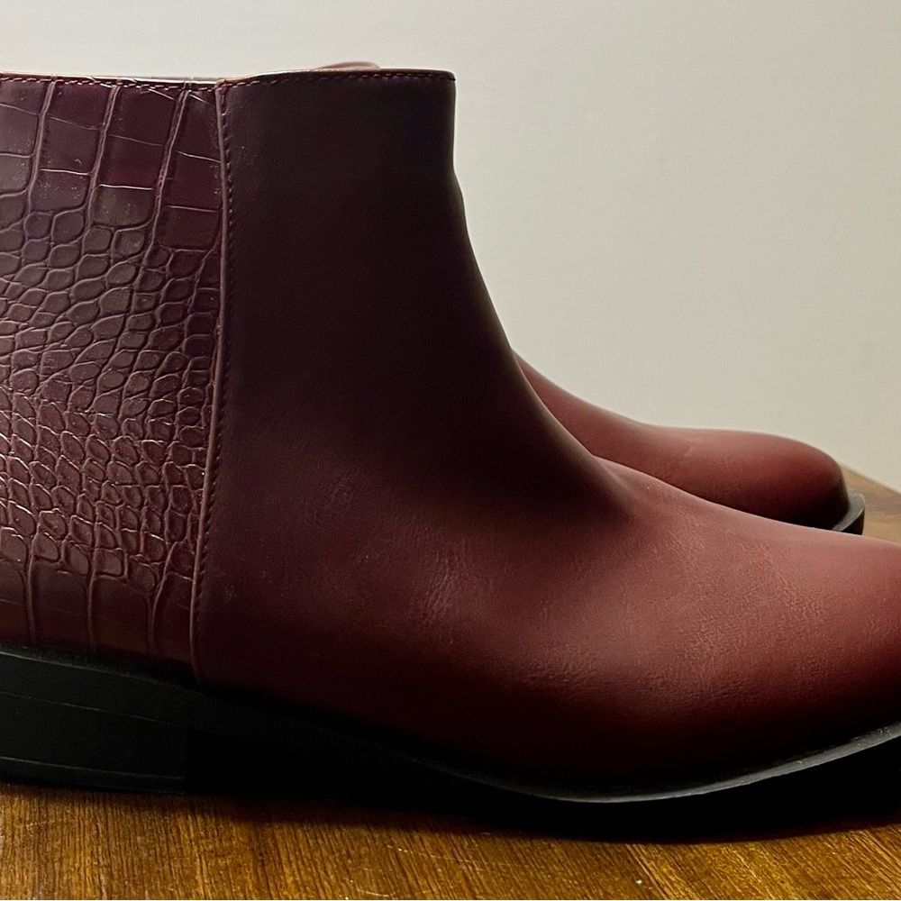 Women’s Wee Boo Harper-12 Maroon Wine Color Snake Skin Back Booties Size 9